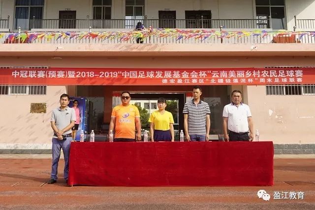 与王治郅分手10年，现今移居美国成商界女强人，2段婚姻2个儿子